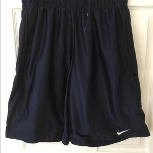 Men’s Nike size large lined basketball shorts
